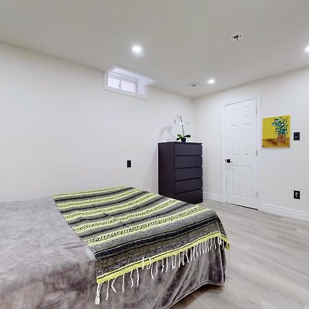 Stunning 2Br Lower Level Unit 보간 외부 사진