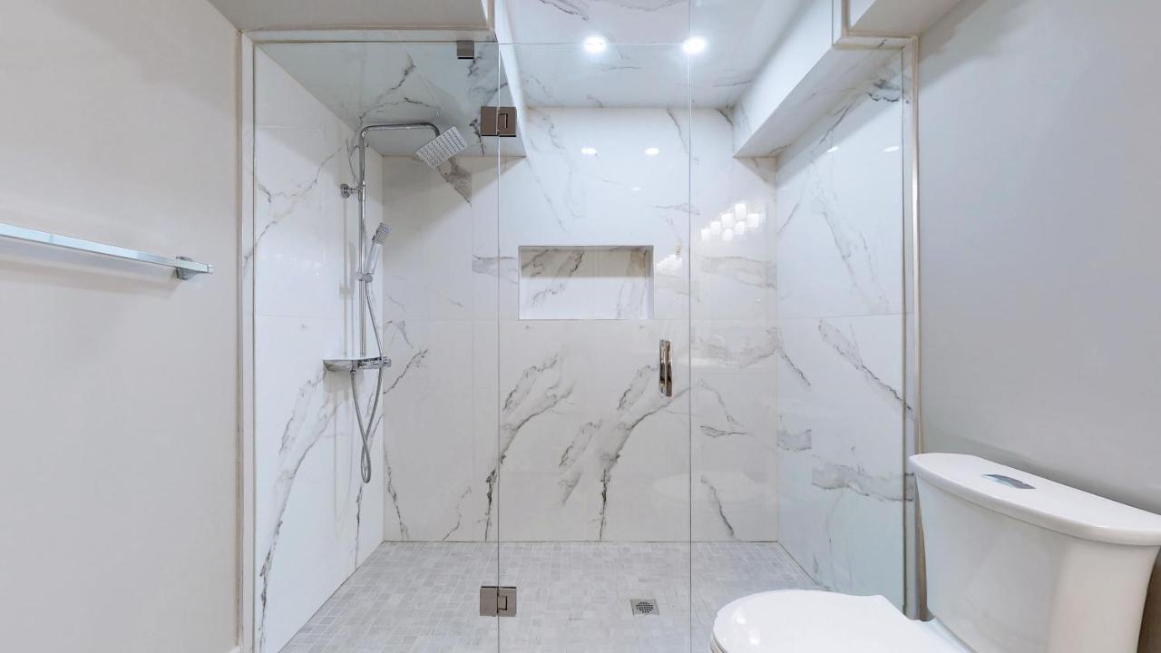Stunning 2Br Lower Level Unit 보간 외부 사진