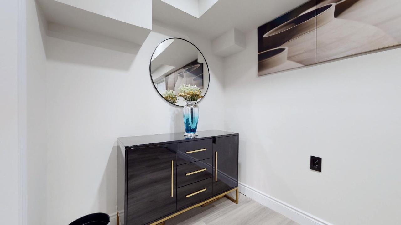 Stunning 2Br Lower Level Unit 보간 외부 사진