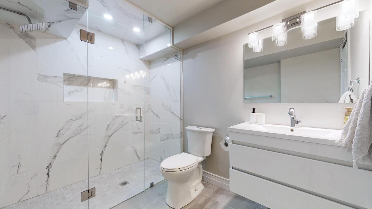 Stunning 2Br Lower Level Unit 보간 외부 사진